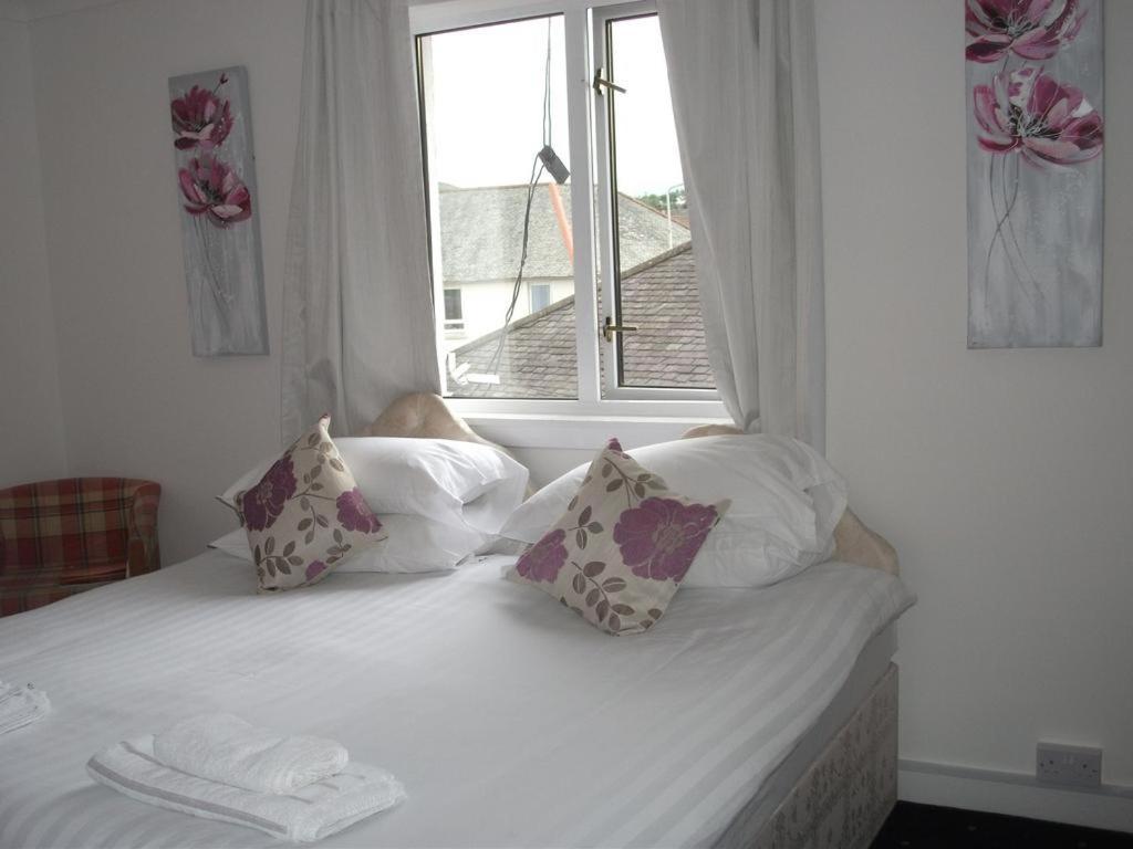 County Hotel Helensburgh Room photo